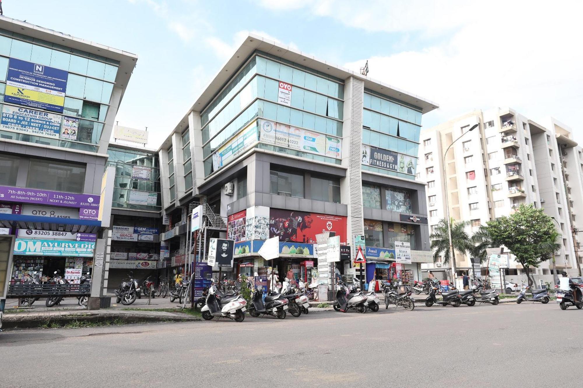 Collection O Shyam Vatika Banquet And Rooms Surat Exterior foto