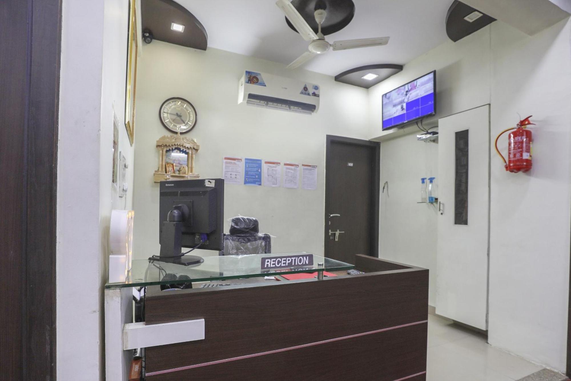 Collection O Shyam Vatika Banquet And Rooms Surat Exterior foto
